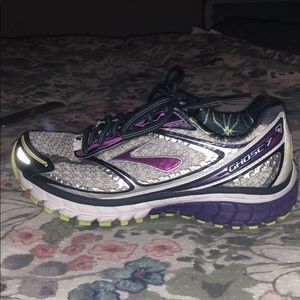 Brooks Ghost 7 Tennis Shoes